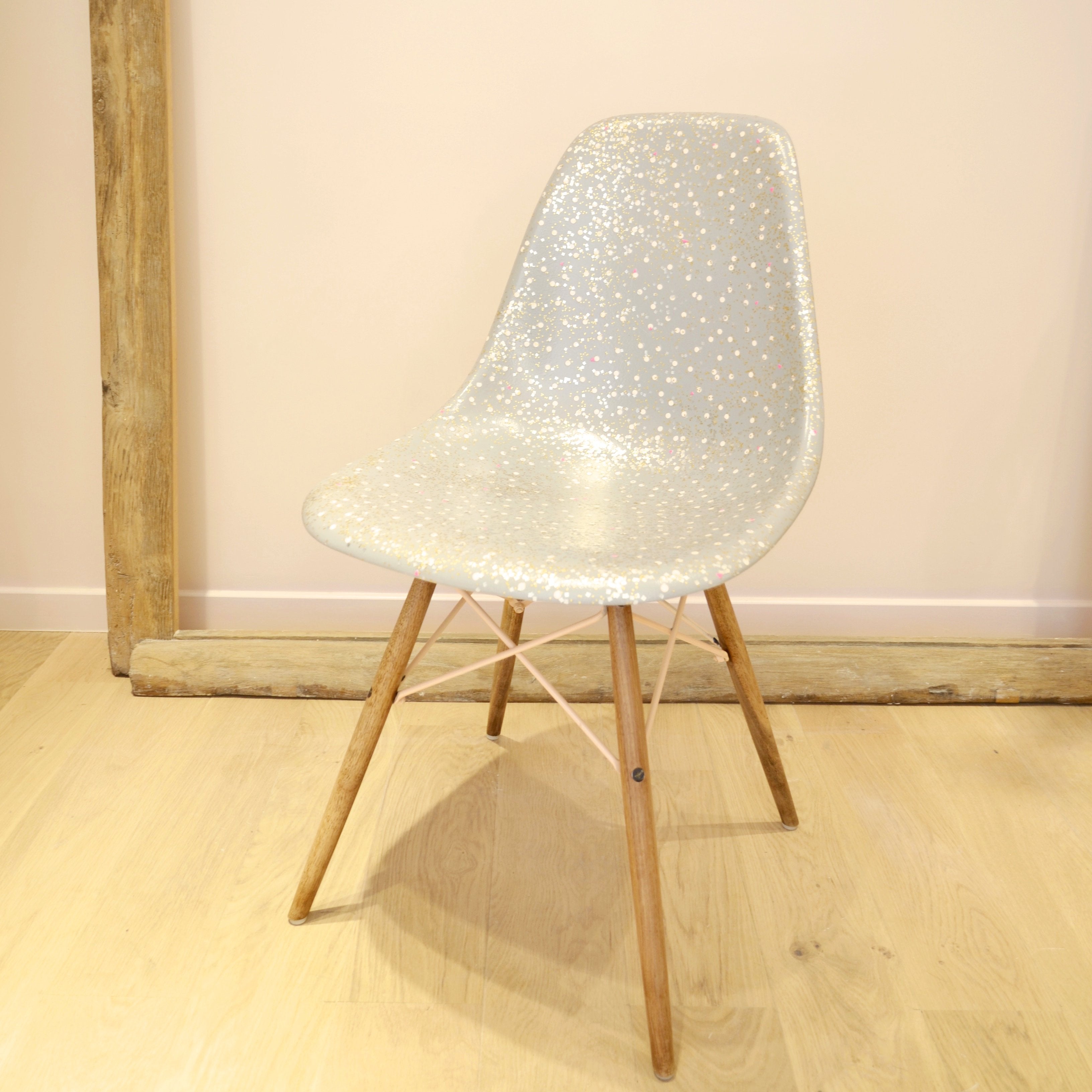 DIY – Chaise à paillettes - Des Petits Hauts
