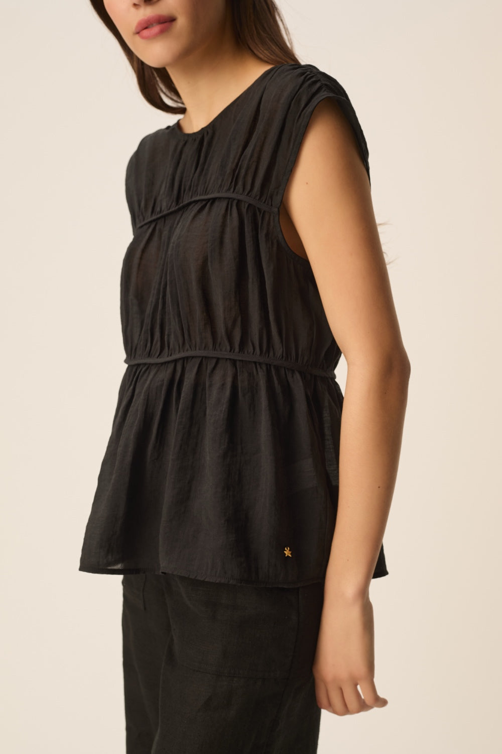 Top Sarah Noir